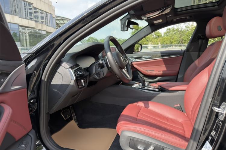 Used BMW 5 Series 2019 Facelifted 530Li Leading Edition M Sport Package Left Front Seat