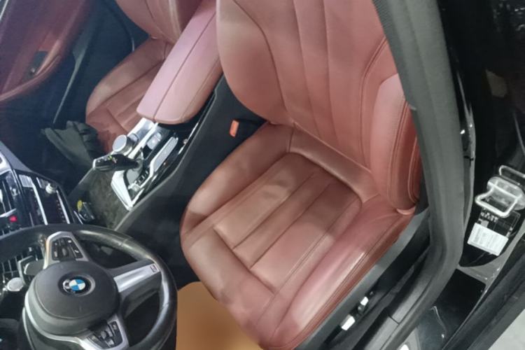 Used BMW 5 Series 2019 Facelifted 530Li Leading Edition M Sport Package Left Front Seat