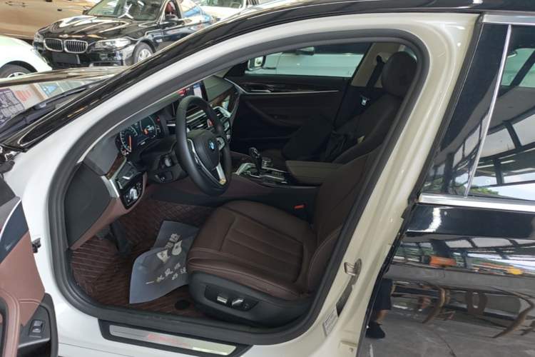 Used BMW 5 Series 2019 525Li Luxury Package Left Front Seat