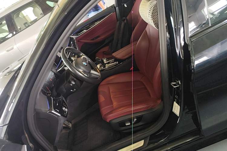 Used BMW 5 Series 2019 Facelifted 530Li Leading Edition M Sport Package Left Front Seat