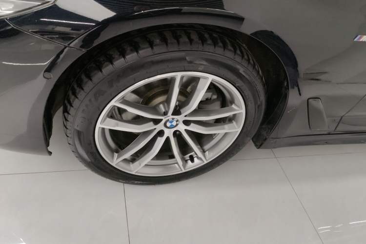 Used BMW 5 Series 2019 525Li M Sport Package Left Front Wheel Hub