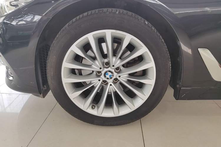 Used BMW 5 Series 2019 Facelifted 525Li Luxury Package Left Front Wheel Hub