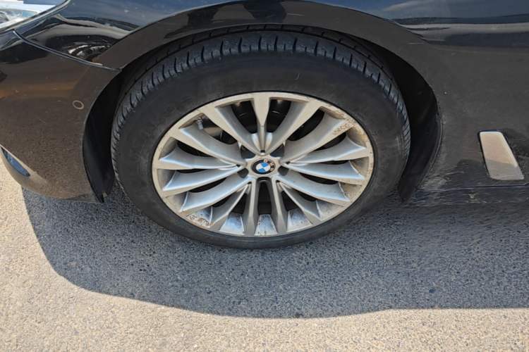 Used BMW 5 Series 2019 Facelifted 525Li Luxury Package Left Front Wheel Hub