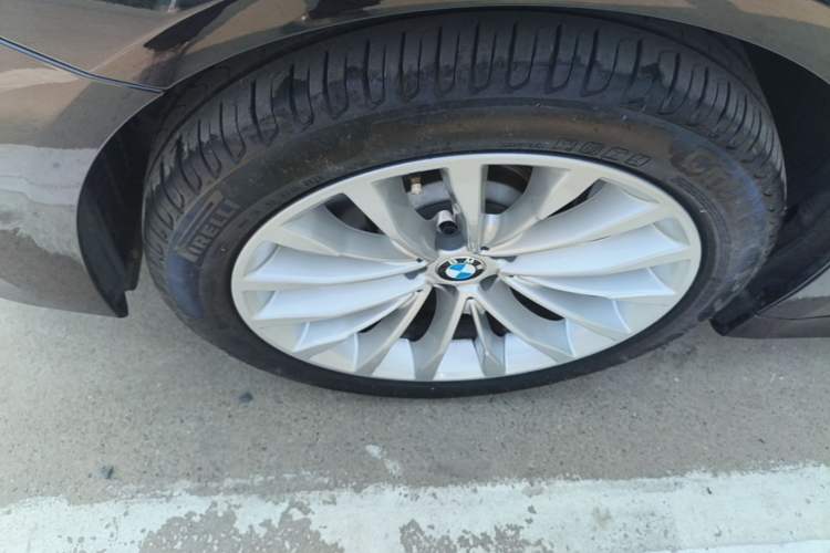 Used BMW 5 Series 2019 530Li Leading Model Luxury Package Left Front Wheel Hub