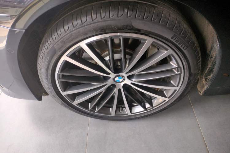 Used BMW 5 Series 2019 Facelifted 530Li Luxury Edition Premium Package Left Front Wheel Hub