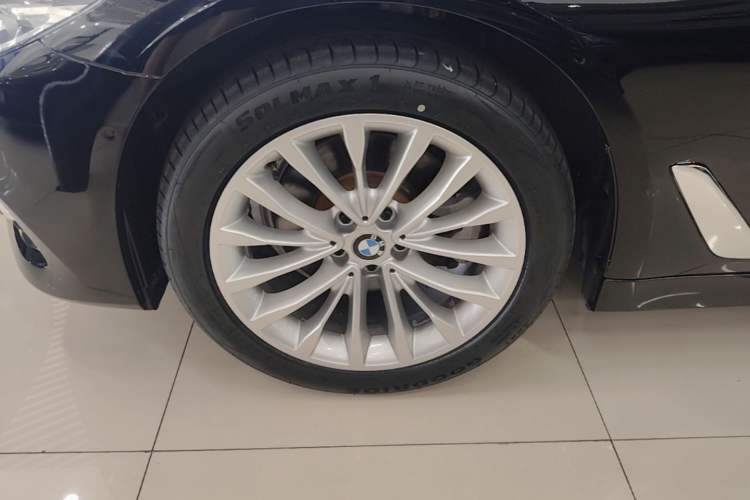 Used BMW 5 Series 2019 525Li Luxury Package Left Front Wheel Hub