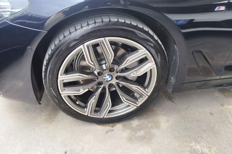 Used BMW 5 Series 2019 525Li M Sport Package Left Front Wheel Hub