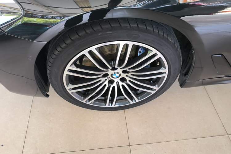 Used BMW 5 Series 2019 530i M Sport Package Left Front Wheel Hub