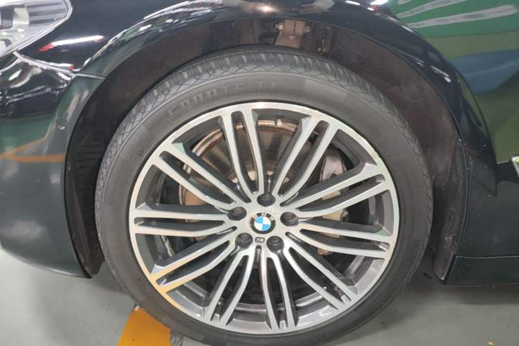 Used BMW 5 Series 2019 530Li Leading Model M Sport Package Left Front Wheel Hub