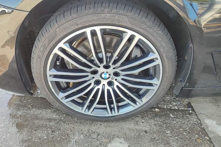 Used BMW 5 Series 2019 530Li Leading Model M Sport Package Left Front Wheel Hub