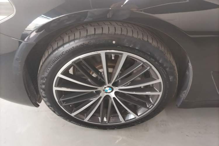 Used BMW 5 Series 2019 Facelifted 530Li Leading Edition M Sport Package Left Front Wheel Hub