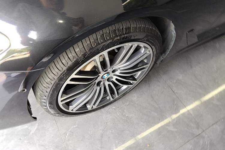Used BMW 5 Series 2019 530Li Leading Model M Sport Package Left Front Wheel Hub