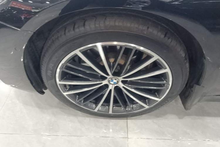 Used BMW 5 Series 2019 Facelifted 530Li Leading Edition M Sport Package Left Front Wheel Hub