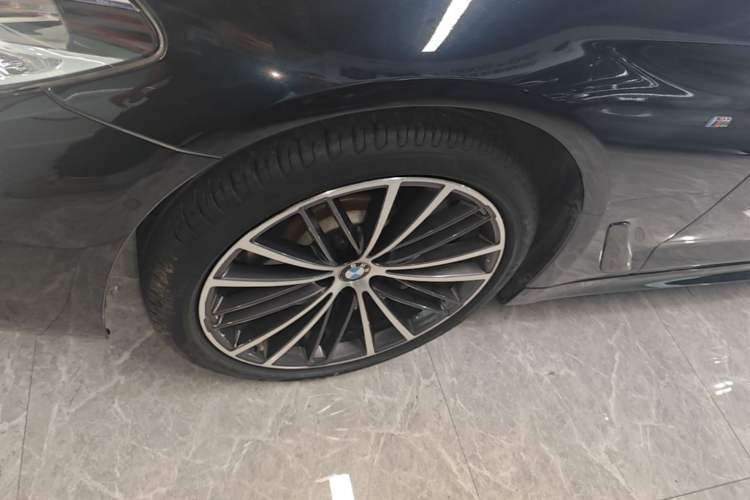 Used BMW 5 Series 2019 Facelifted 530Li Leading Edition M Sport Package Left Front Wheel Hub