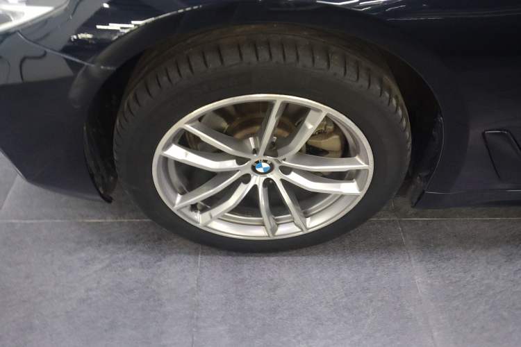 Used BMW 5 Series 2019 525Li M Sport Package Left Front Wheel Hub