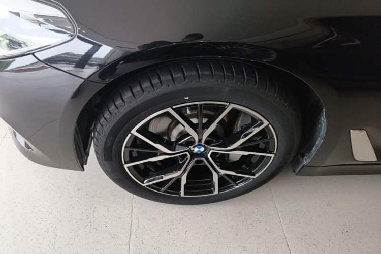 Used BMW 5 Series 2019 530Li Leading Model Luxury Package Left Front Wheel Hub