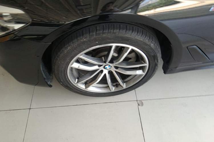 Used BMW 5 Series 2019 525Li M Sport Package Left Front Wheel Hub
