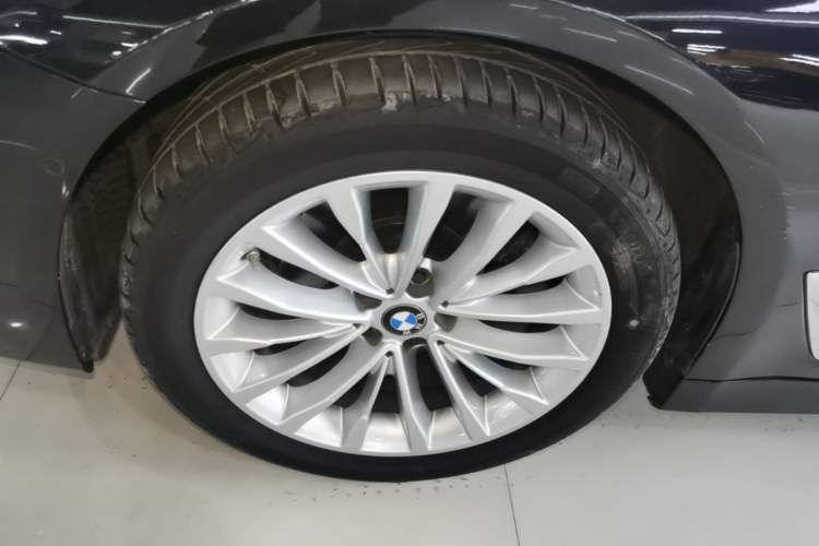 Used BMW 5 Series 2019 Facelifted 525Li Luxury Package Left Front Wheel Hub