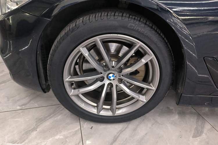 Used BMW 5 Series 2019 525i M Sport Package Left Front Wheel Hub