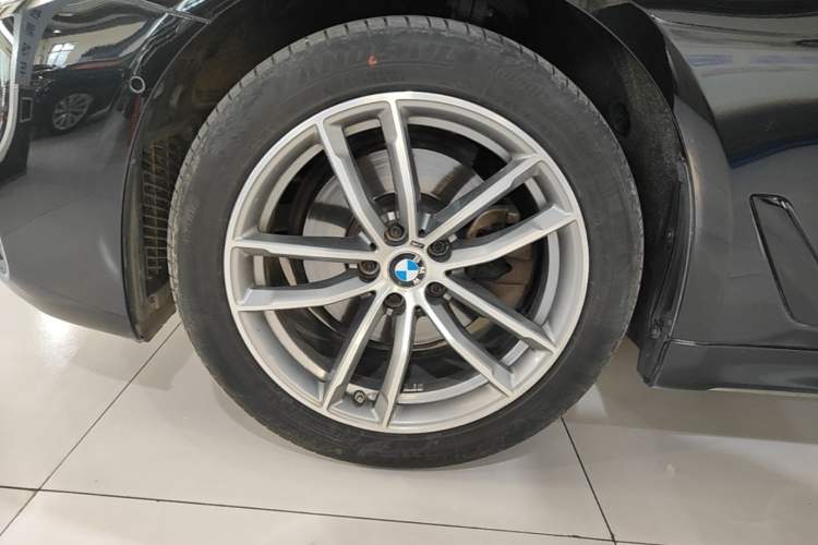 Used BMW 5 Series 2019 Restyled 525Li M Sport Package Left Front Wheel Hub