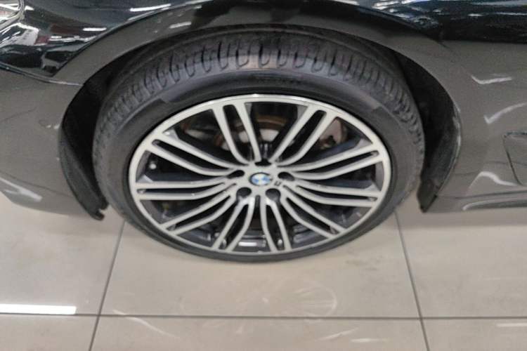 Used BMW 5 Series 2019 530Li Luxury Edition M Sport Package Left Front Wheel Hub