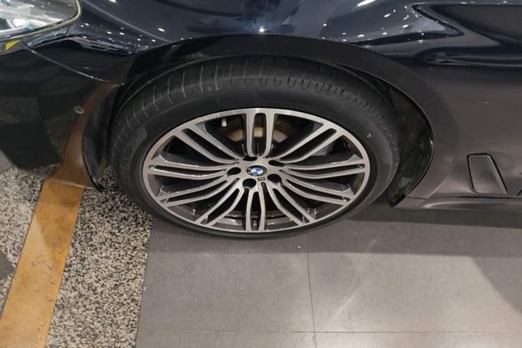 Used BMW 5 Series 2019 530Li Leading Model M Sport Package Left Front Wheel Hub