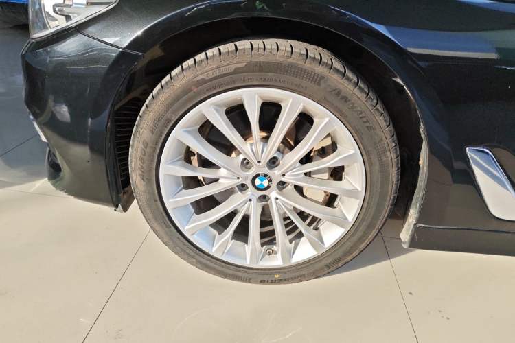 Used BMW 5 Series 2019 Facelifted 530Li Leading Edition Luxury Package Left Front Wheel Hub