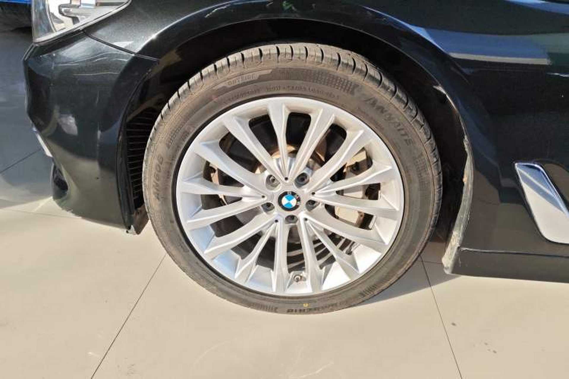 Used BMW 5 Series 2019 Facelifted 530Li Leading Edition Luxury Package Left Front Wheel Hub