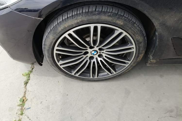 Used BMW 5 Series 2019 530Li Leading Model M Sport Package Left Front Wheel Hub