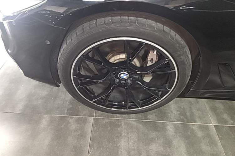 Used BMW 5 Series 2019 Restyled 530Li Luxury Edition M Sport Package Left Front Wheel Hub