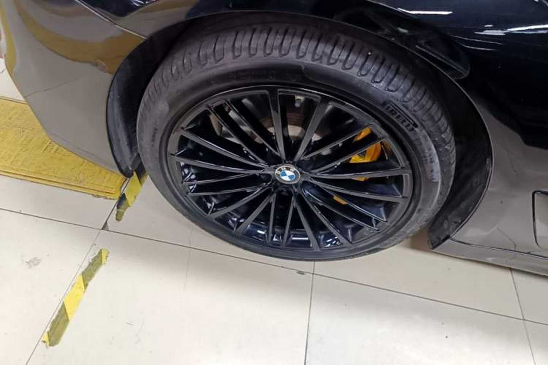 Used BMW 5 Series 2019 Facelifted 530Li Leading Edition M Sport Package Left Front Wheel Hub