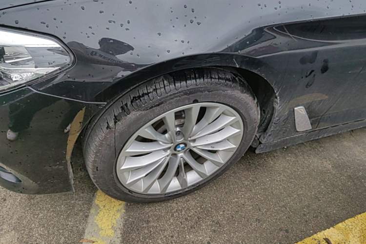 Used BMW 5 Series 2019 530Li Leading Model Luxury Package Left Front Wheel Hub