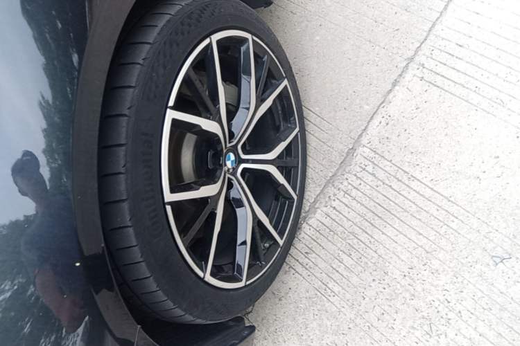Used BMW 5 Series 2019 Facelifted 530Li Luxury Edition Premium Package Left Front Wheel Hub