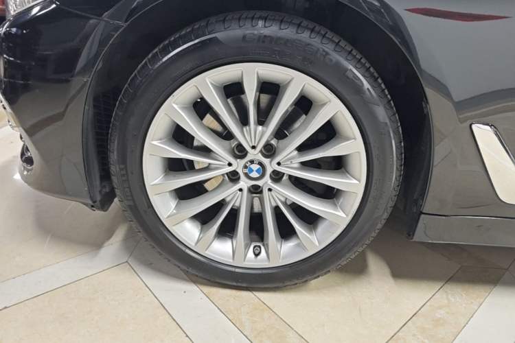 Used BMW 5 Series 2019 Facelifted 525Li Luxury Package Left Front Wheel Hub