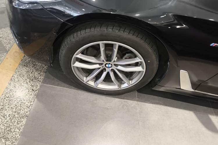 Used BMW 5 Series 2019 Restyled 525Li M Sport Package Left Front Wheel Hub