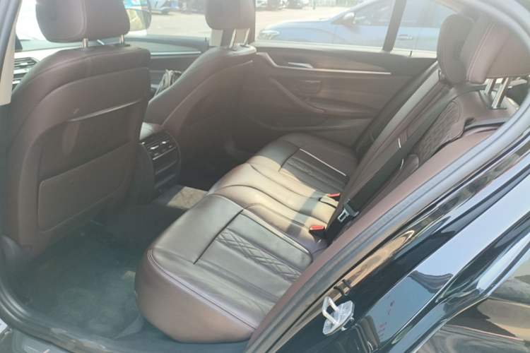 Used BMW 5 Series 2019 530Li Leading Model Luxury Package Left Rear Seat
