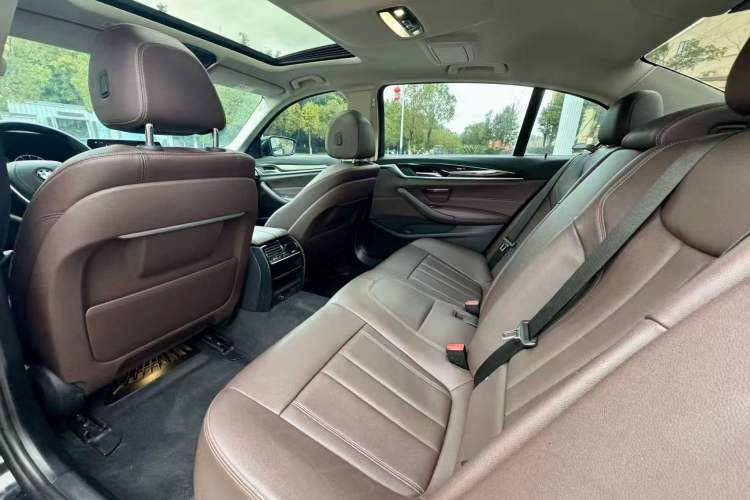 Used BMW 5 Series 2019 Facelifted 525Li Luxury Package Left Rear Seat