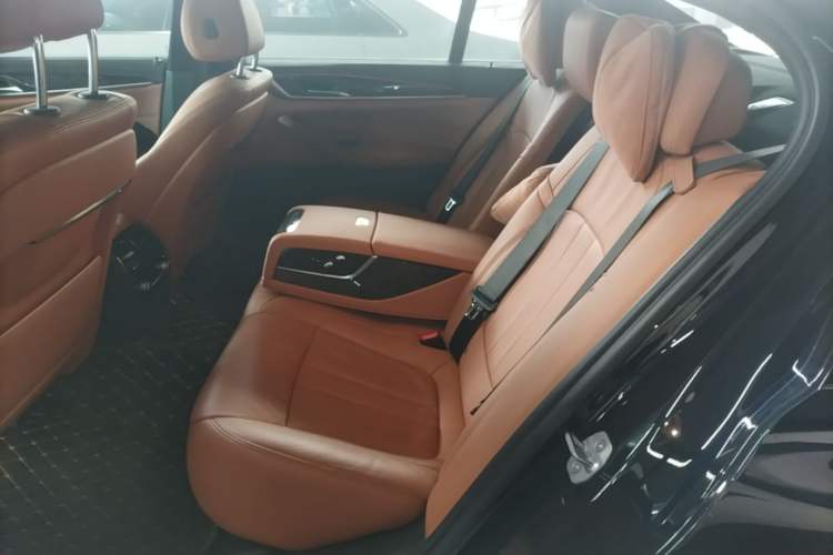 Used BMW 5 Series 2019 Facelifted 530Li Leading Edition M Sport Package Left Rear Seat