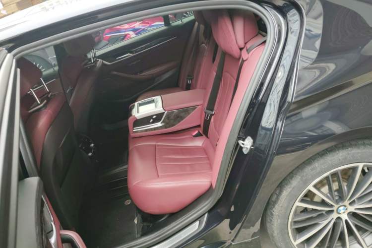 Used BMW 5 Series 2019 Restyled 530Li Luxury Edition M Sport Package Left Rear Seat