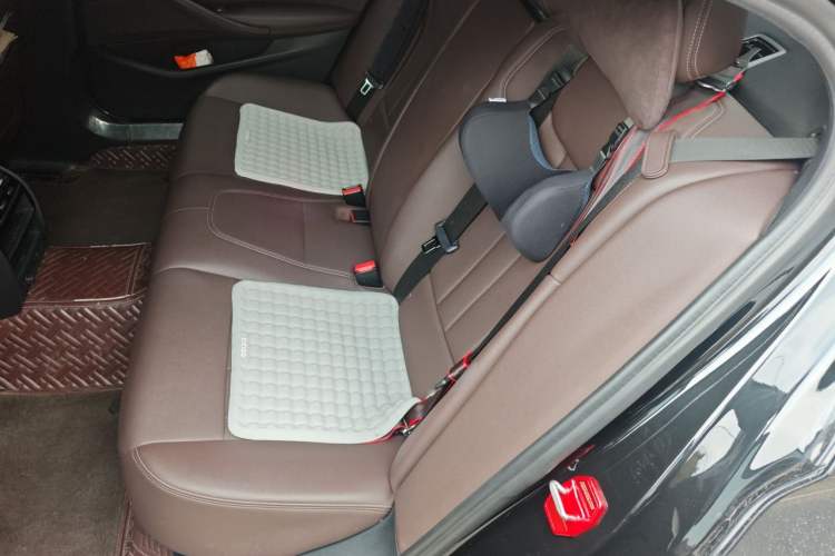 Used BMW 5 Series 2019 Restyled 525Li M Sport Package Left Rear Seat