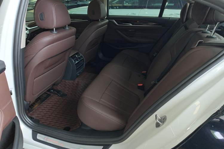 Used BMW 5 Series 2019 525Li Luxury Package Left Rear Seat