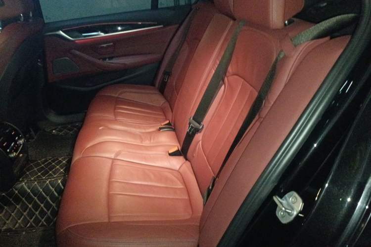 Used BMW 5 Series 2019 Restyled 530Li Luxury Edition M Sport Package Left Rear Seat