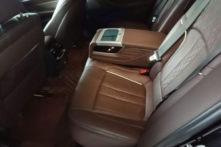 Used BMW 5 Series 2019 530Li Luxury Edition Premium Package Left Rear Seat