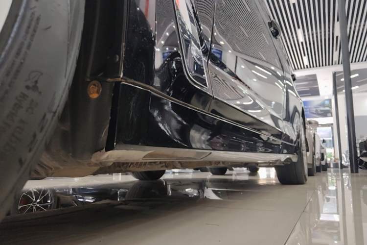 Used BMW 5 Series 2019 525Li Luxury Package Left Side Sill