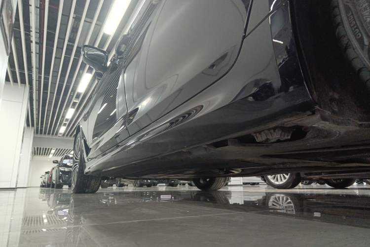 Used BMW 5 Series 2019 530Li Leading Model M Sport Package Left Side Sill