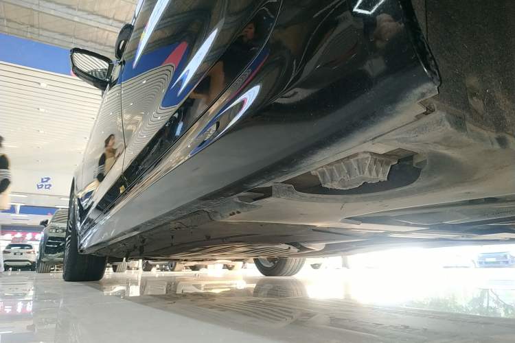 Used BMW 5 Series 2019 530Li Leading Model M Sport Package Left Side Sill