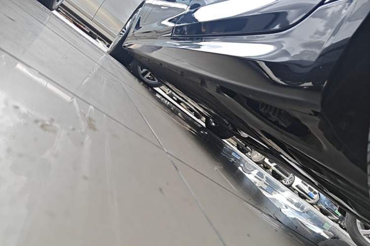 Used BMW 5 Series 2019 530Li Leading Model M Sport Package Left Side Sill