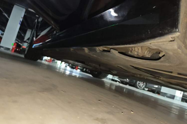 Used BMW 5 Series 2019 530Li xDrive Luxury Package Left Side Sill