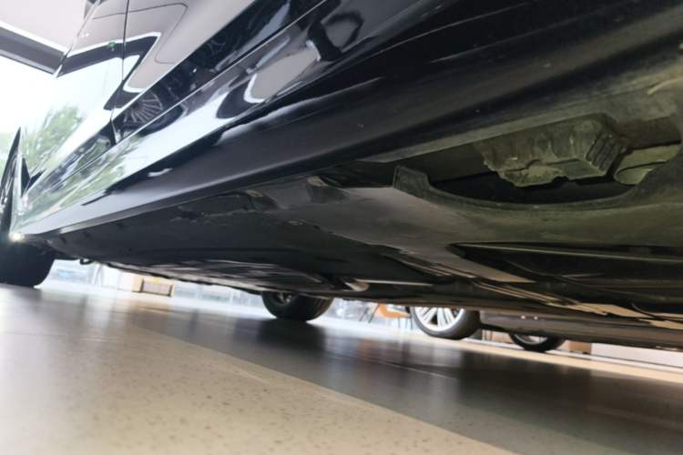 Used BMW 5 Series 2019 530Li Leading Model Luxury Package Left Side Sill