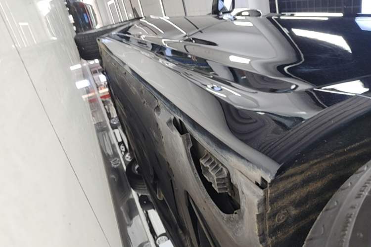 Used BMW 5 Series 2019 525Li M Sport Package Left Side Sill